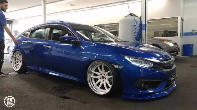 这辆10代思域居然用绞牙实现了低趴，真想给它一条减速带呀！