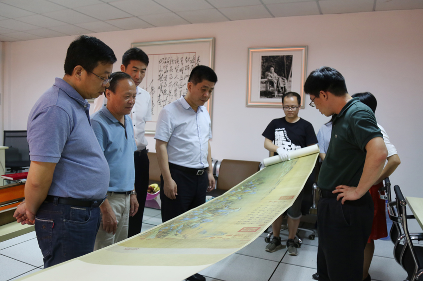 皖新传媒集团总裁吴文胜一行来我校文化遗产保