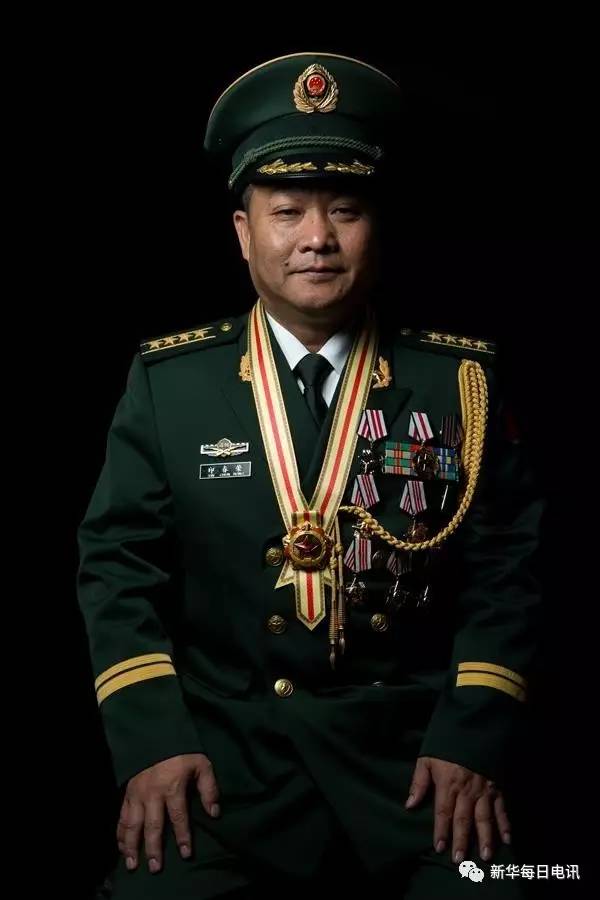 云南省公安边防总队普洱市支队支队长印春荣，是独具虎胆、出生入死的缉毒英雄（7月27日摄）。新华社记者 金立旺 摄