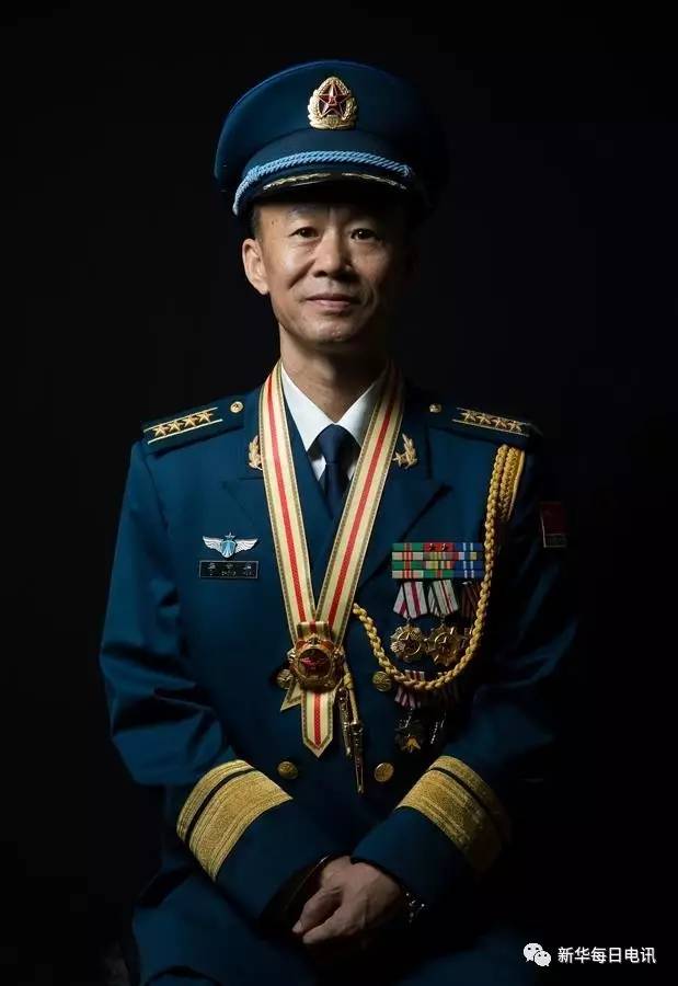 空军指挥学院原训练部副部长李中华，是挑战极限、勇争第一的试飞英雄（7月27日摄）。新华社记者 张玉薇 摄