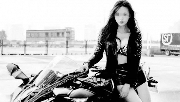 25岁机车妖精女王命殒上海奉贤一公路:疑车