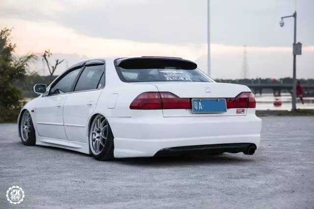 17年前的老雅阁移植红头发动机,220匹爆TEC声浪分分钟高潮!