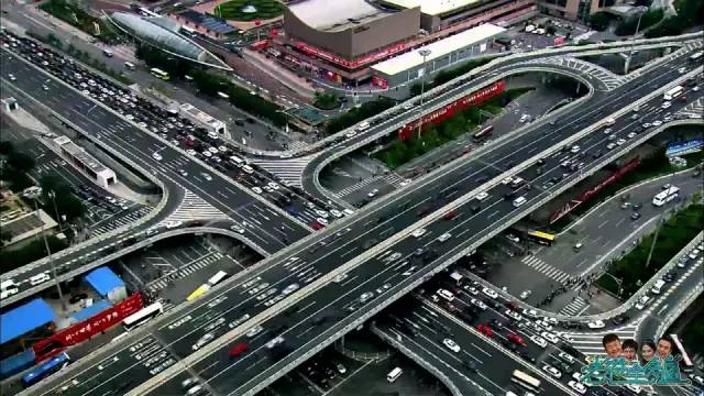 交通信号灯为什么用“红黄绿”三种颜色?