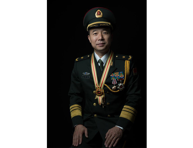 校友马伟明、景海鹏荣获中央军委颁授的八一