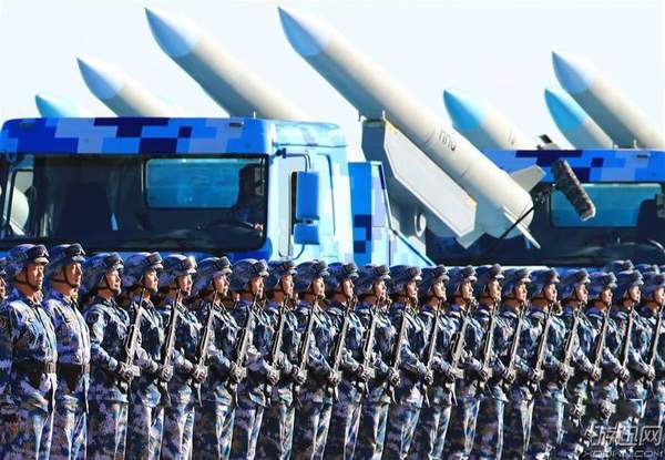 建军90周年阅兵!炎炎夏日沙场点兵 新装备亮相