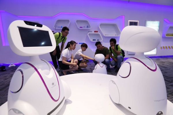 資料圖：人工智能機器人“小新”。新華社記者 黃孝邦 攝