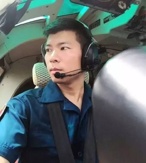 帅得一身正气!阅兵后,飞行员小哥哥刷屏了!果然