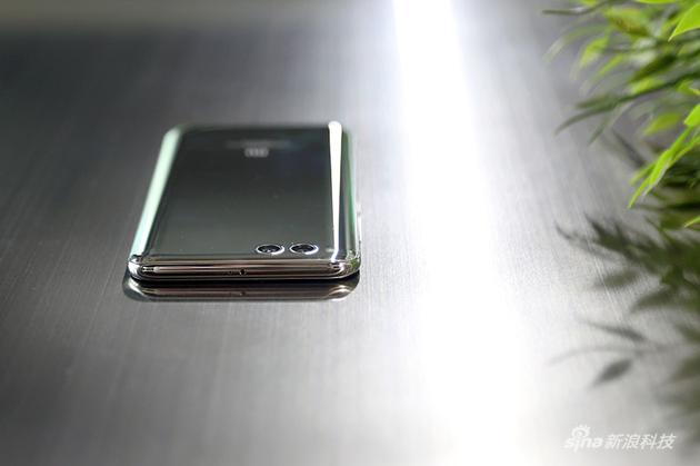 亮银版小米6评测:为什么会比索尼XZP的镜面难