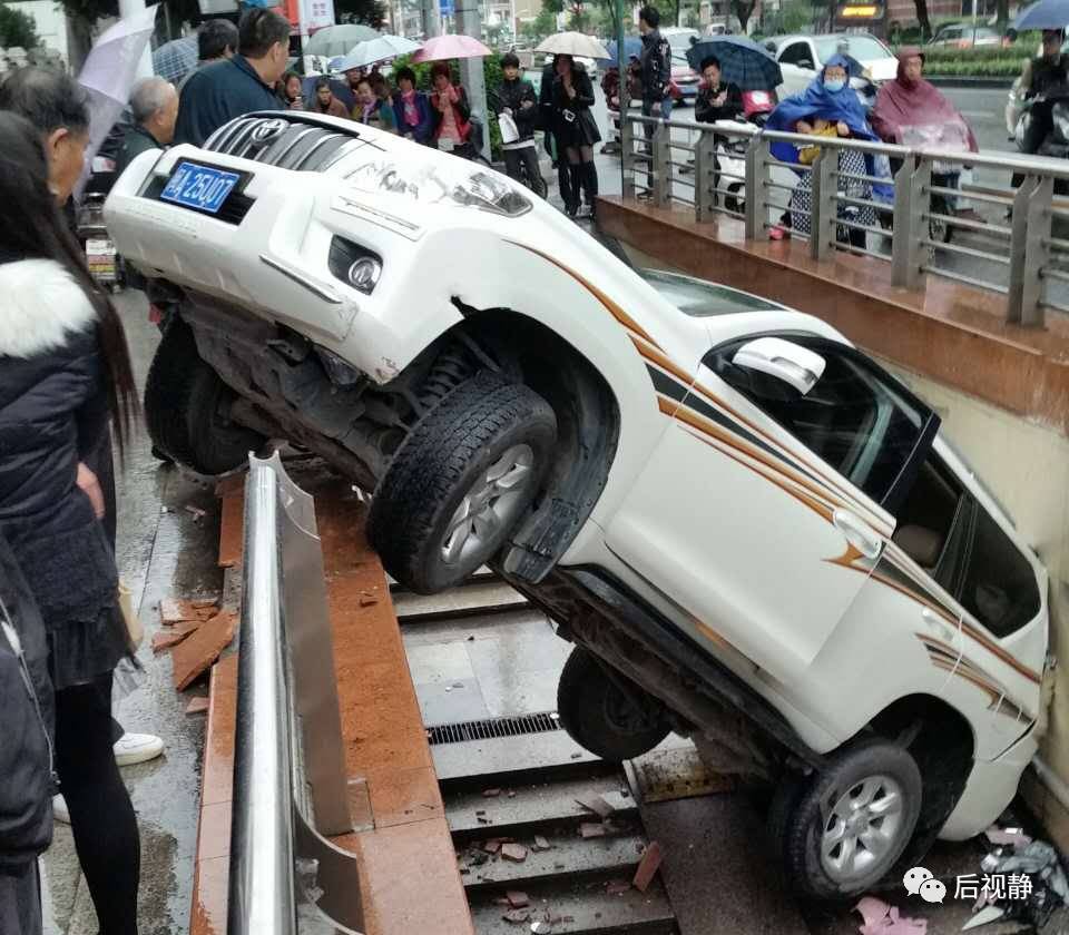 教女生开车的6条军规!如果不想分手,就好好看看吧