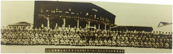 武汉中央军事政治学校女生队。