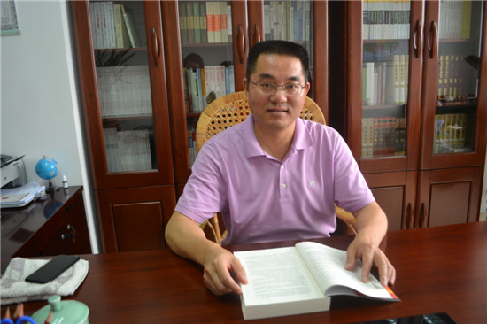 记全国检察业务专家、省检察院公诉一处处长许