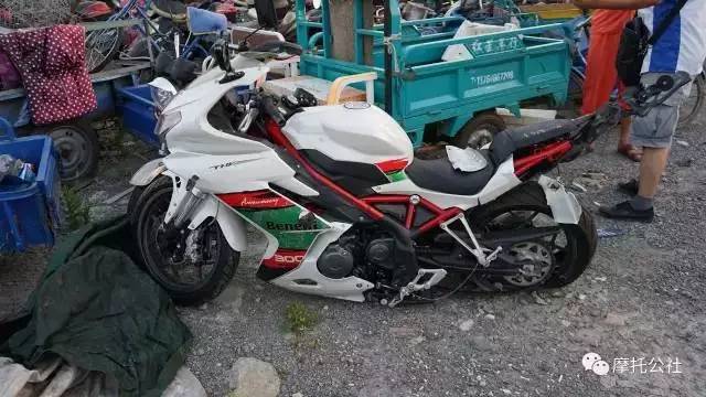 警方确认:殒命机车妖精女王无摩托车驾照!事