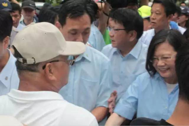 蔡英文这样的灾区表现放大陆,也会被骂翻|蔡英