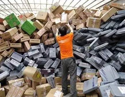 迟到5分钟,快递小哥被打到大小便失禁!打人者