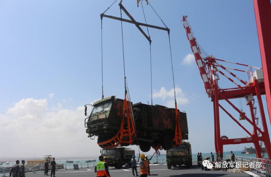 中国首个驻外保障基地正式投入使用 首批部队