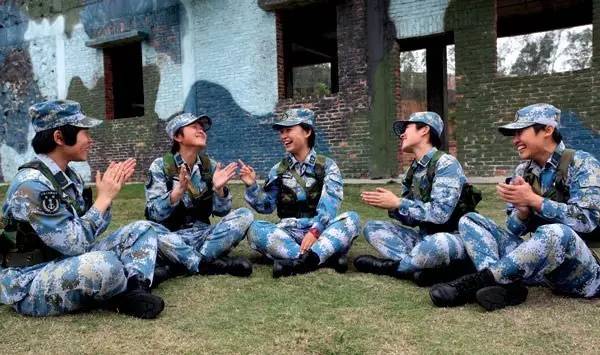 致敬朱日和女兵,看到她们才知道什么叫青春!|女