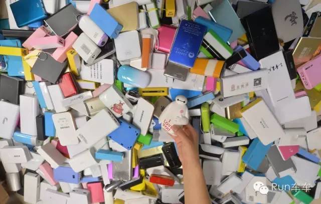 【又惹祸】飞机已滑行,一旅客携带充电宝冒烟