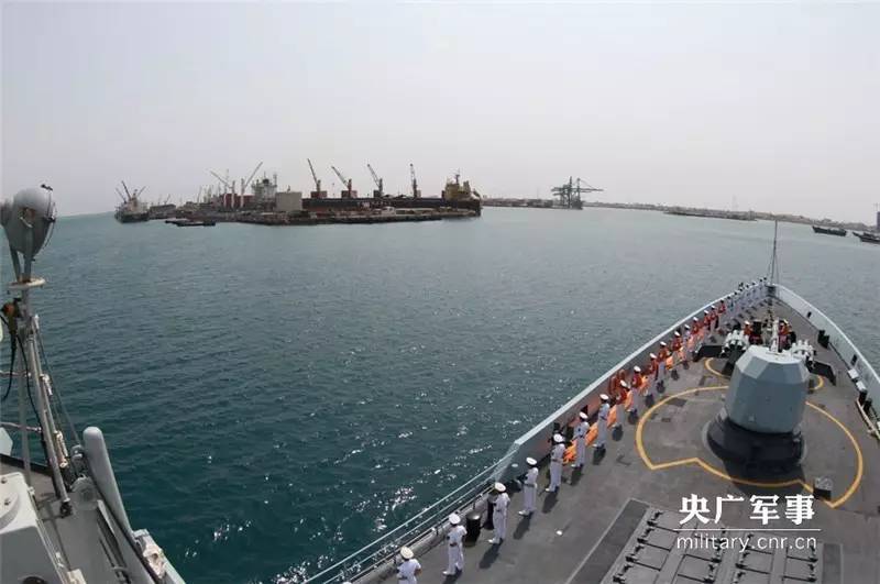▲中国海军第二十一批护航编队柳州舰抵达吉布提补给休整。