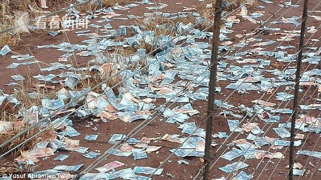 运钞车被劫匪炸开花碎片飞树上现金铺一地 价