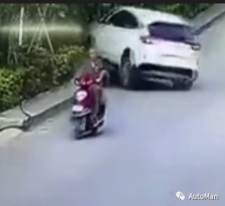 电瓶车：刚刚过去那个汽车哪去了？