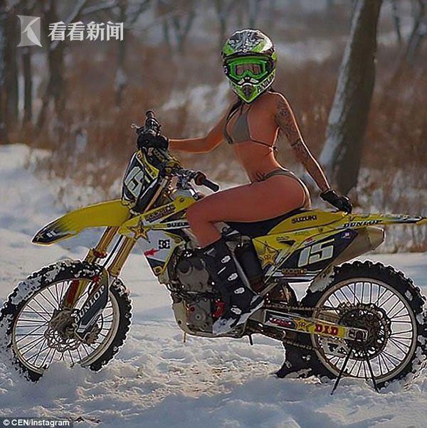 f9f76c5dd0e44f39ab542ec39f49272f.jpg 摩托车女网红出车祸不幸遇难 生前酷爱摩托车特技喜欢极速飞车