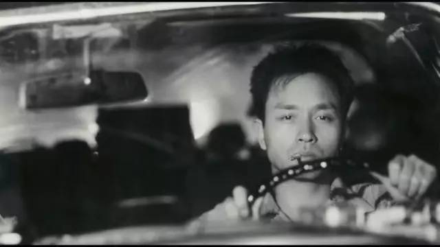 为什么到家门口了却还呆在车里?我只想有自己的一点空间和时间!