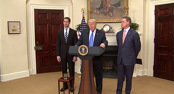 特朗普支持减少一半移民入美 其政策顾问与记