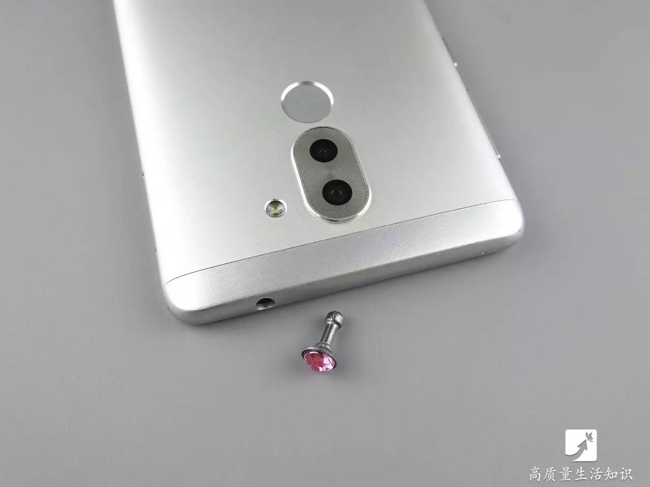 一定要丢掉!这5个手机小配件正在损害你的手机