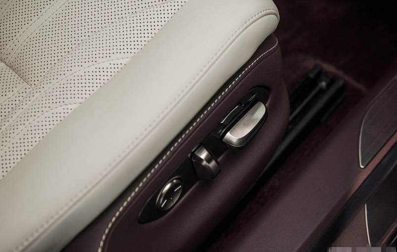 灯厂与匠人的较量,LS和A8换代后谁更强?