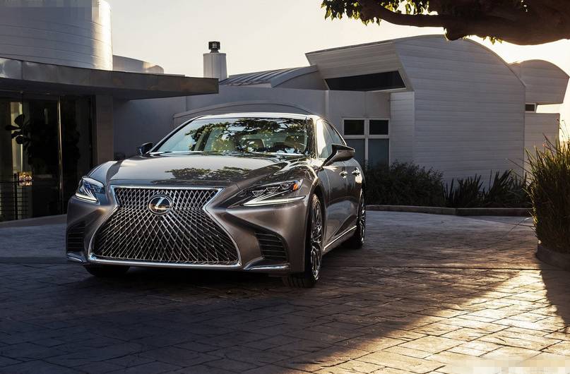 灯厂与匠人的较量,LS和A8换代后谁更强?