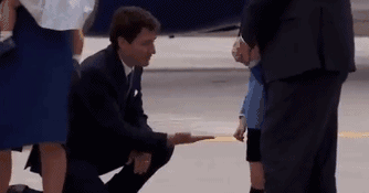 总理死心不息地撩啊撩,乔治小王子一脸无视.