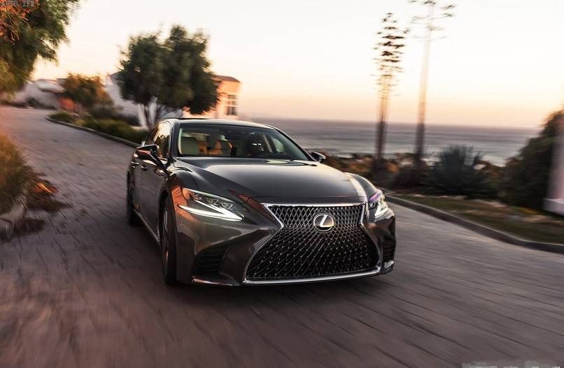 灯厂与匠人的较量,LS和A8换代后谁更强?