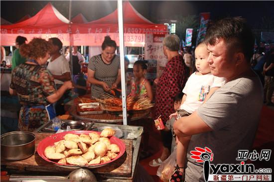 新疆乌苏市：啤酒节特色美食展吸引众多游客市民闻香而来