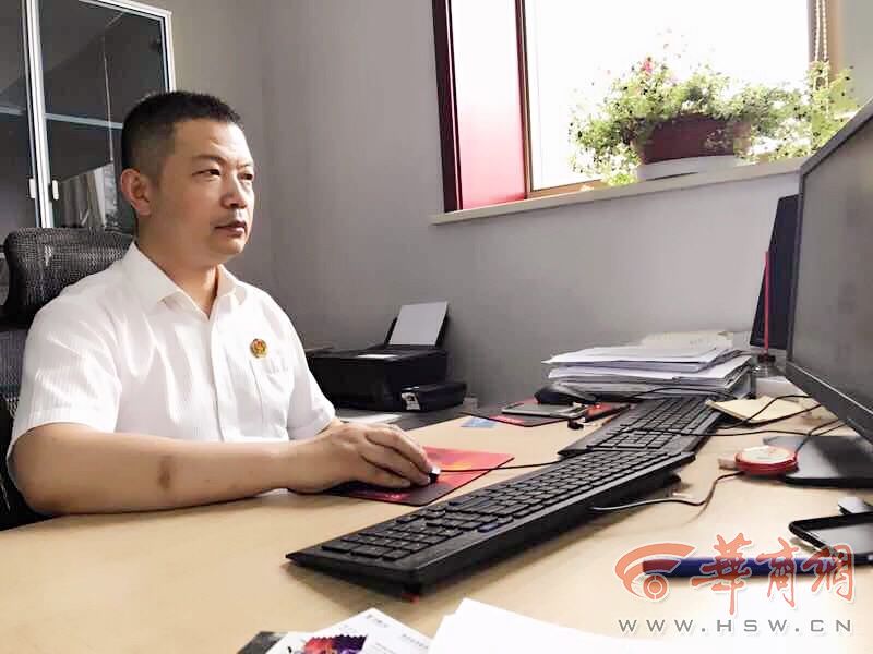 西安小伙做公证员十二年 见证行业飞速发展