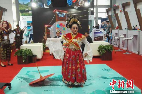 图为充满异国风情的表演。 阿琳娜 摄