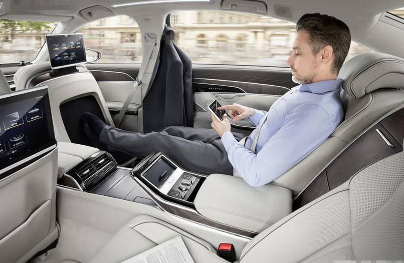 灯厂与匠人的较量,LS和A8换代后谁更强?