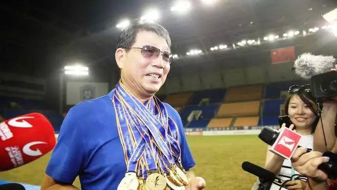 传奇!73岁的徐根宝和上海男足,昨晚又干了件前