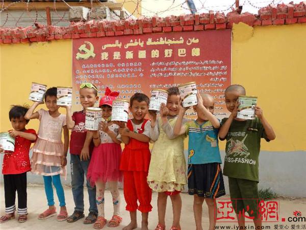 新疆国资委驻村工作队举办奶粉爱心捐赠活动|