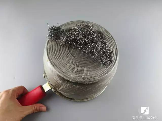 洗发黄的不锈钢锅,一张纸轻松搞定,学到就是赚