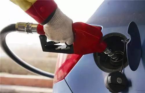 青岛92号汽油今起上调至每升6.18元,有些加油