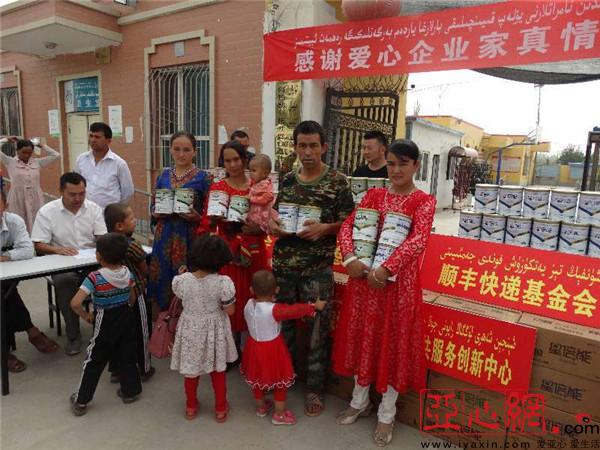 新疆国资委驻村工作队举办奶粉爱心捐赠活动|