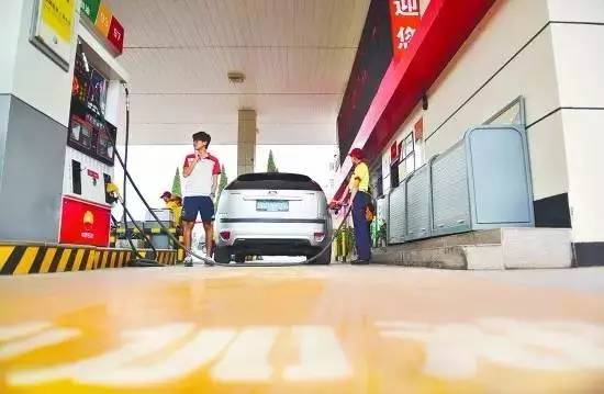 8月1日起,在加油站违章停车最高处罚2000元!