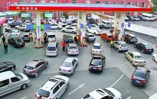 8月1日起,在加油站违章停车最高处罚2000元!