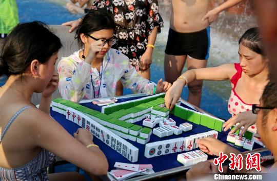 水上麻将现场。　杨涛　摄