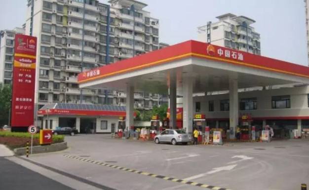 8月1日起,在加油站违章停车最高处罚2000元!