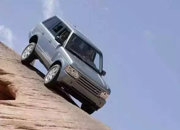 汽车突然刹车失灵？一秒钟正确操作可以救命！