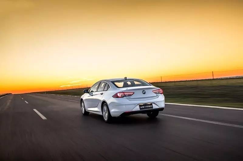 9AT很霸道,全新一代君威真的是“买变速箱送车”?