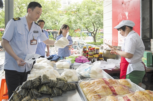 以示范促规范 确保“舌尖安全”
