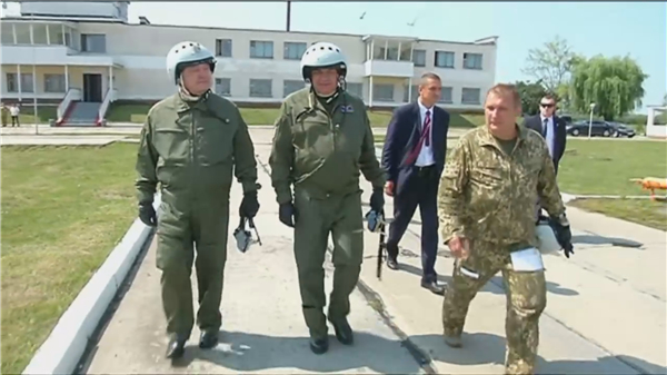 视频|普京刚潜水抓条鱼 波罗申卡总统就驾驶战