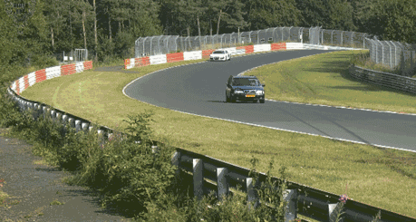 把四驱开到失控，几百万的跑车分分钟就去撞墙！